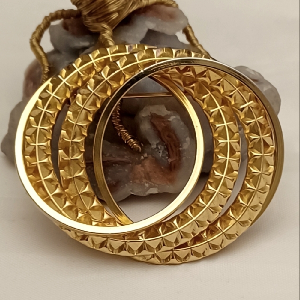 GOLD TONE TRIPLED CIRCLE BROOCH